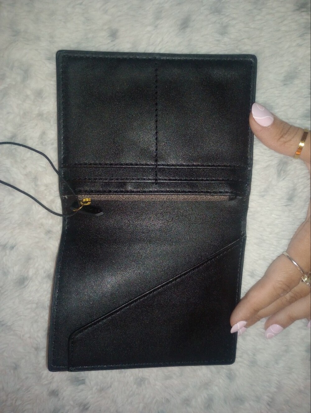 Fossil Black and White Passport Wallet - Picture 4 of 4